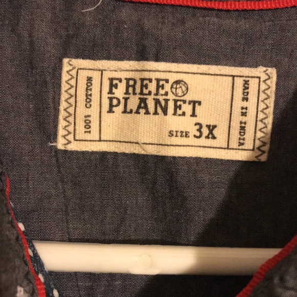 Men’s NWT Free Planet Santa Shirt - Picture 8 of 8